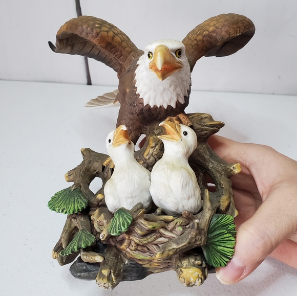 *SOLD* Ceramic Bald Eagle & Eaglets Nesting Statue - Picture 7 of 12